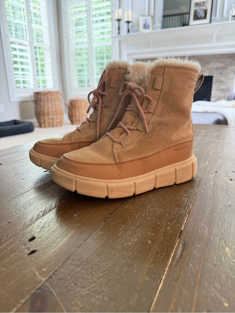 Sorel Kids Explorer III waterproof boots size 3 (runs big)